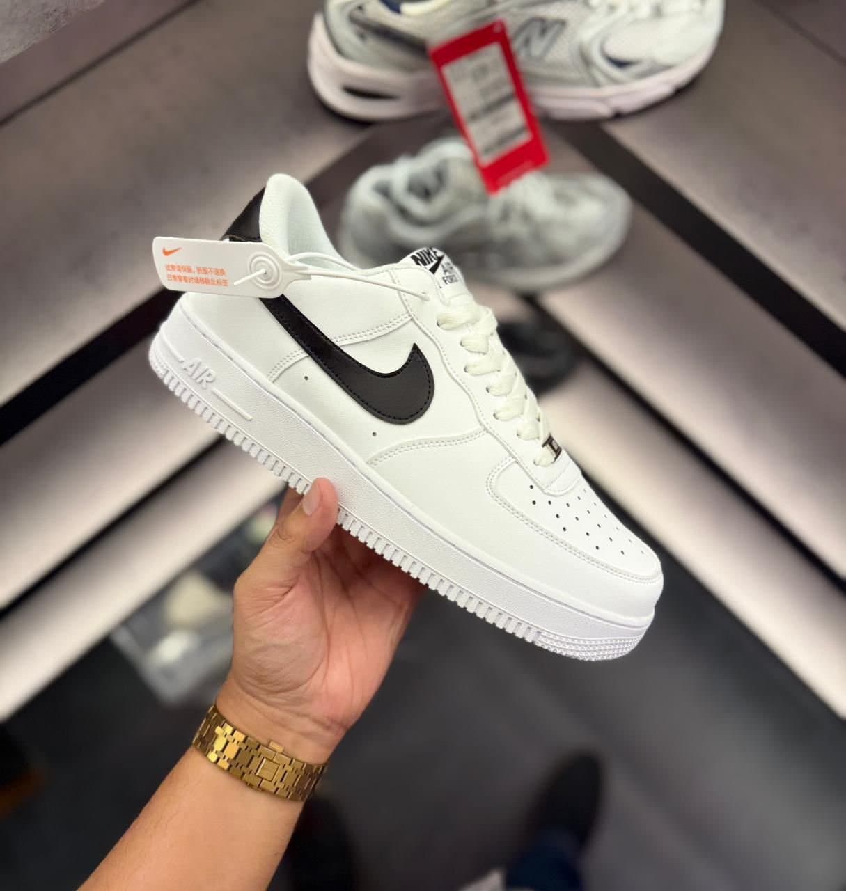 NIKE Air Force 1 Low (AF1) White Black Swoosh | Boys Restock Edition - Thumbnail 4