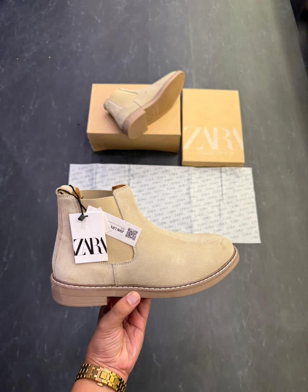 Men's ZARA Suede Leather Chelsea Boots in Sand / Light Beige (Premium Surplus)