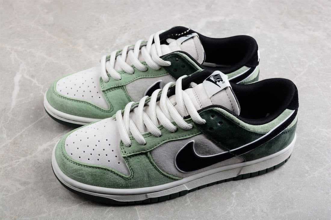 Nike SB Dunk Low "Otomo Green" Two-Tone Suede Sneakers | Premium Quality - Thumbnail 3