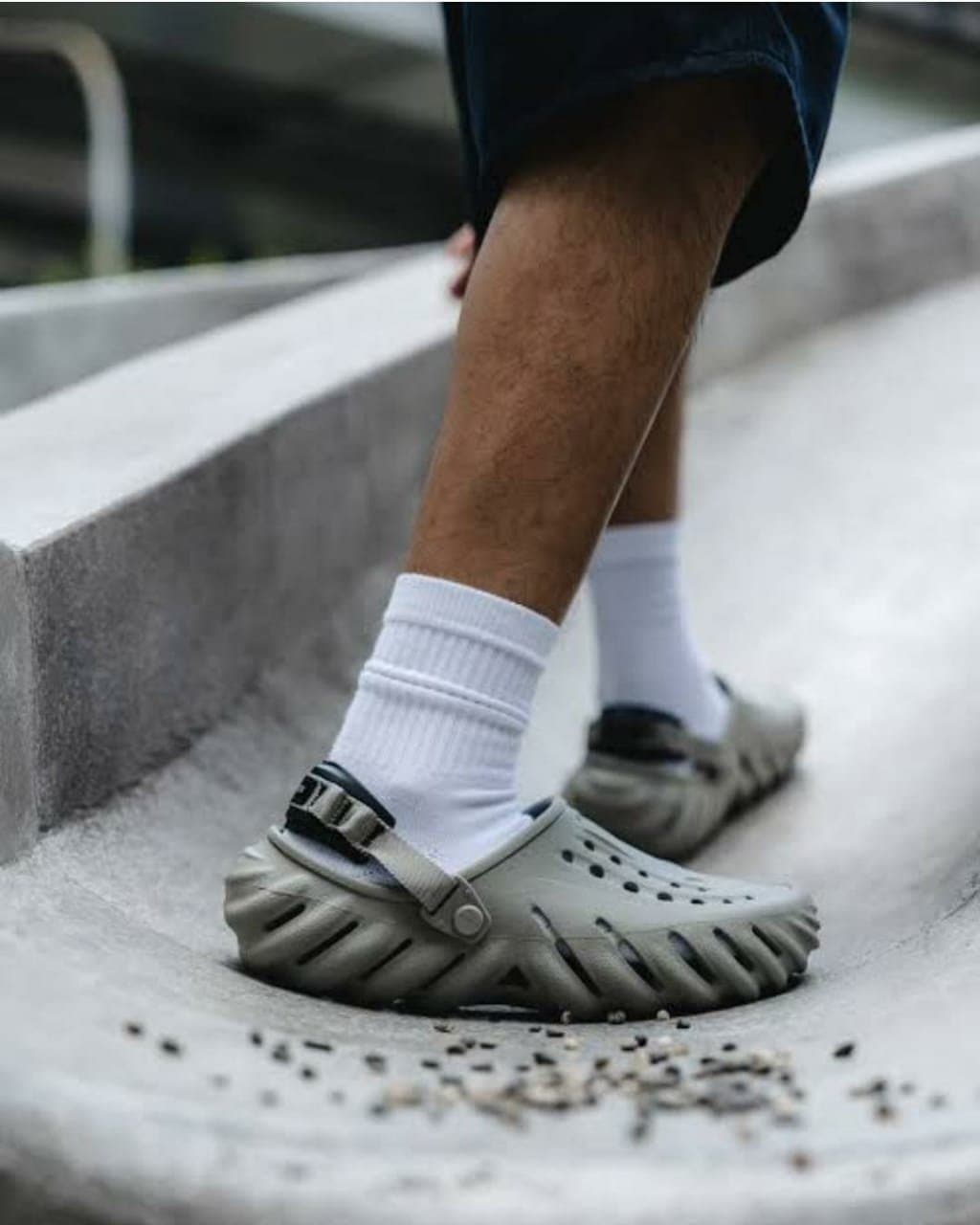 Crocs Echo Clog – Lightweight Street-Style Unisex Clog with Ventilation &amp; Pivot Heel Strap