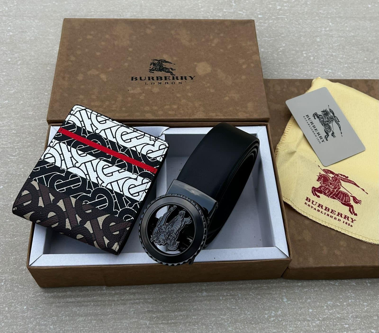 Men's Designer-Style Wallet and Auto-Lock Buckle Belt Gift Set Combo - Thumbnail 4