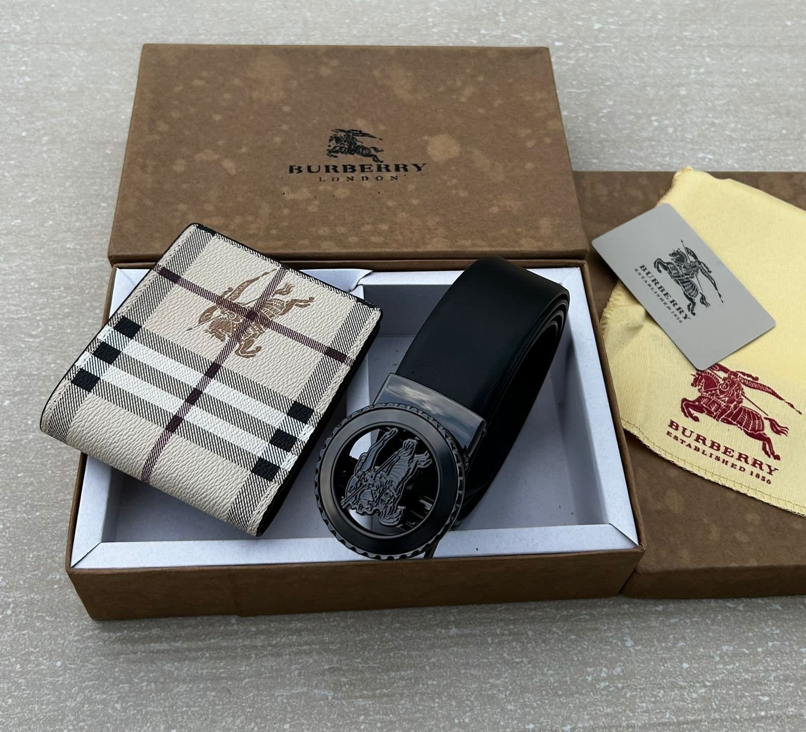 Men's Designer-Style Wallet and Auto-Lock Buckle Belt Gift Set Combo - Thumbnail 6