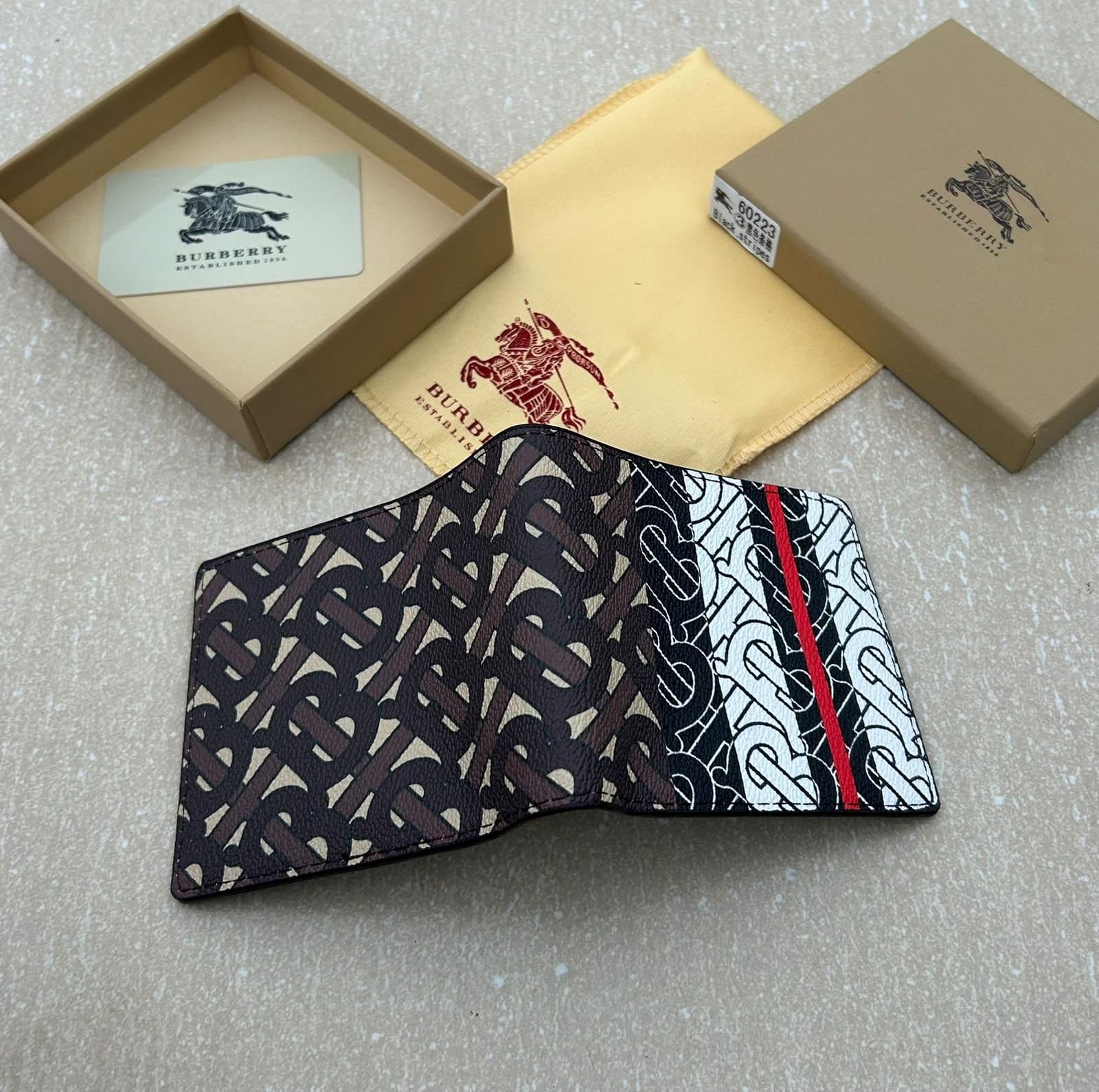 Men's Stylish Bifold Wallet Collection - Premium Designer-Style Wallets (4 Assorted Designs) - Thumbnail 4