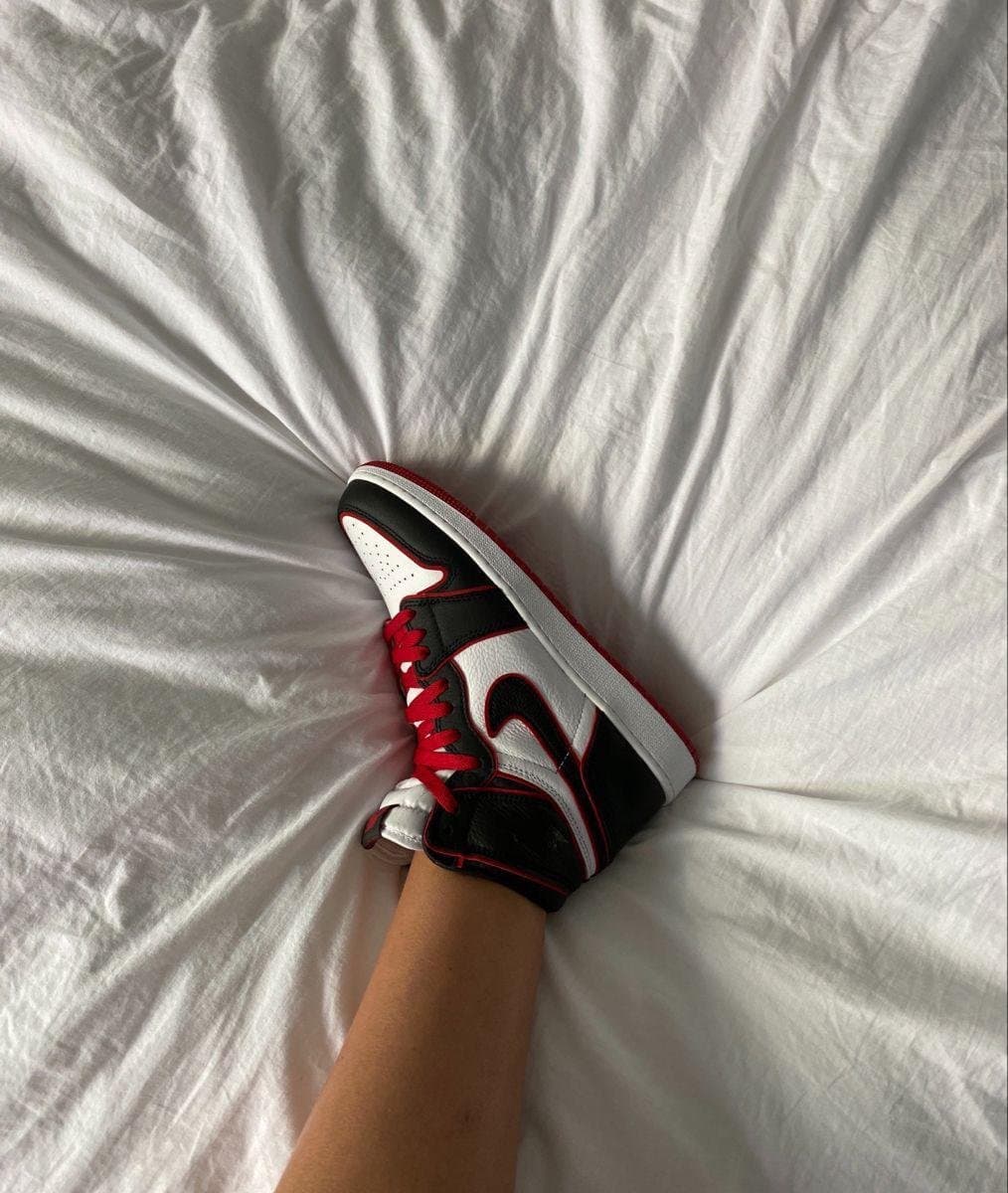 Classic '85 Style High-Top Sneakers | Red, Black &amp; White Streetwear Trainers - Thumbnail 2