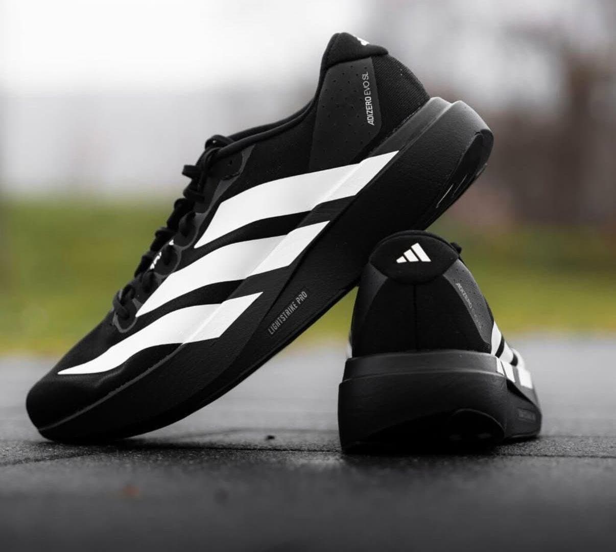 Men's Lightweight Performance Running Shoes | Pro Cushioning | Black &amp; White Speed Trainers - Thumbnail 2