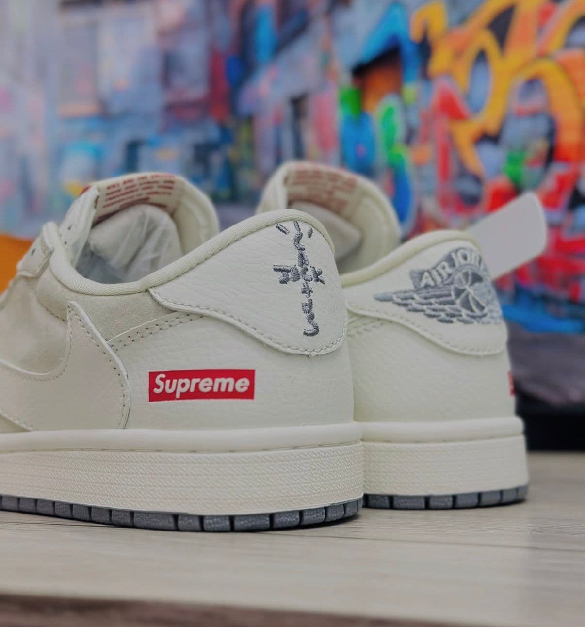 Air Jordan Retro 1 Low Reverse x Supreme | Premium Low-Top Sneakers with Keychain - Thumbnail 5