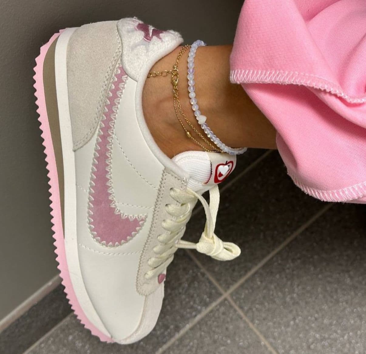 Nike Cortez Leather Sneakers for Girls | White & Pink Classic Style - Thumbnail 3