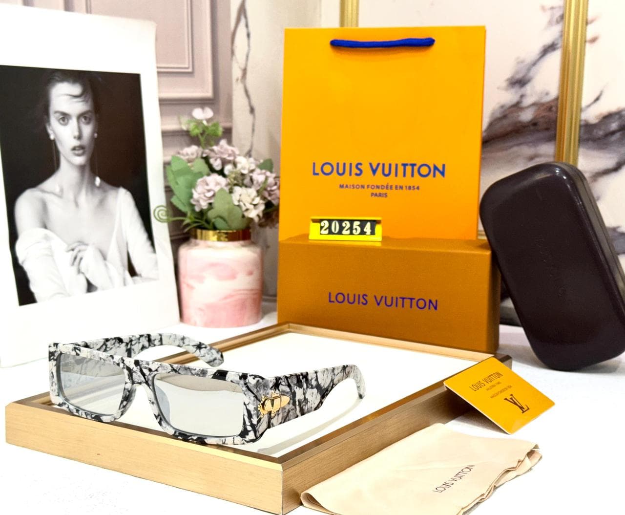 Louis Vuitton Women’s UV Protected Designer Sunglasses – Premium Collection - Thumbnail 4